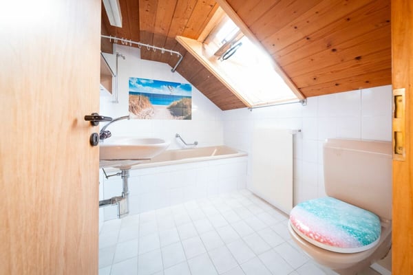 Zweifamilienhaus mit Garagen, Werkstatt und Lagerräumen zu verkaufen 33