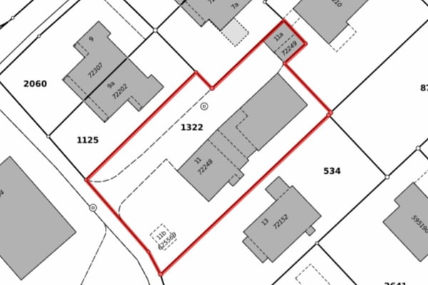 Zweifamilienhaus mit Garagen, Werkstatt und Lagerräumen zu verkaufen 42