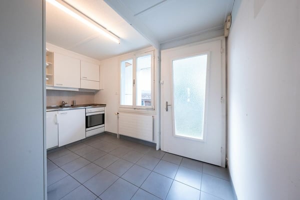 Zweifamilienhaus mit Garagen, Werkstatt und Lagerräumen zu verkaufen 13