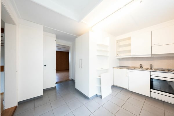 Zweifamilienhaus mit Garagen, Werkstatt und Lagerräumen zu verkaufen 14