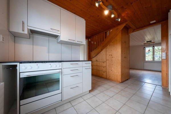 Zweifamilienhaus mit Garagen, Werkstatt und Lagerräumen zu verkaufen 23