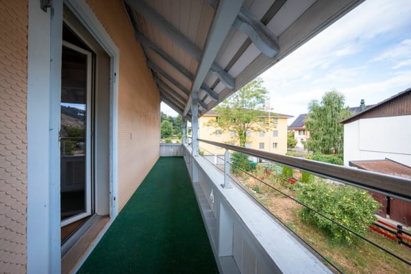 Zweifamilienhaus mit Garagen, Werkstatt und Lagerräumen zu verkaufen 31