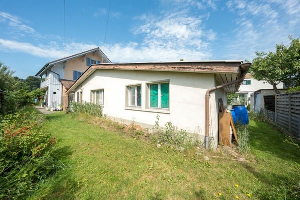 Zweifamilienhaus mit Garagen, Werkstatt und Lagerräumen zu verkaufen 4