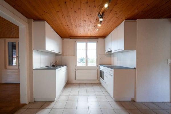 Zweifamilienhaus mit Garagen, Werkstatt und Lagerräumen zu verkaufen 25