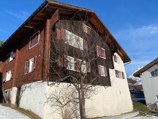 Charmante 4.5-Zimmer-Erdgeschosswohnung in historischem Gebäude in Fiesch 1