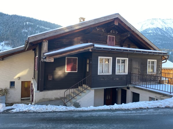 Charmante 4.5-Zimmer-Erdgeschosswohnung in historischem Gebäude in Fiesch 4