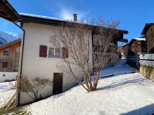 Charmante 4.5-Zimmer-Erdgeschosswohnung in historischem Gebäude in Fiesch 3