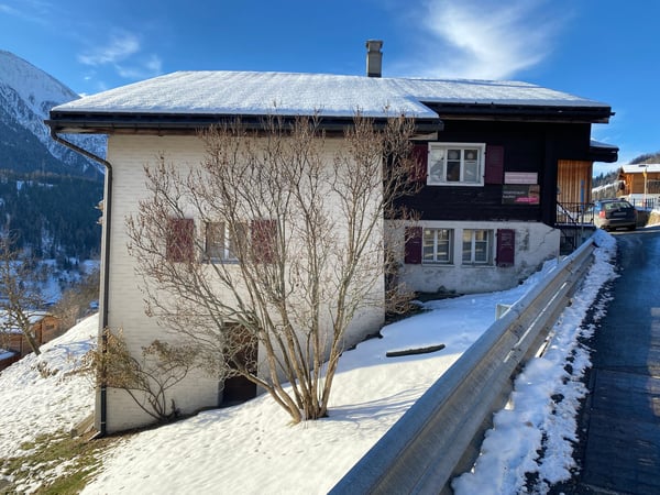 Charmante 5.5-Zimmer-Maisonette-Wohnung mit Bergblick in Fiesch 4