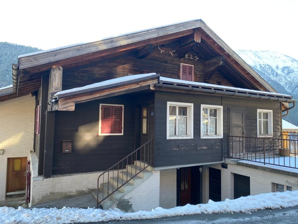 Charmante 5.5-Zimmer-Maisonette-Wohnung mit Bergblick in Fiesch 3