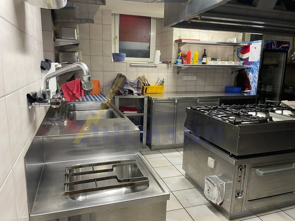 Mehrfamilienhaus mit Restaurant 8