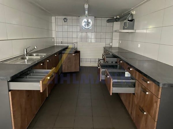 Mehrfamilienhaus mit Restaurant 10