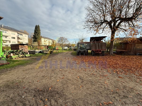 Grosszügiges Bauland mit Bauernhaus 6