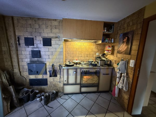 Grosszügiges Bauland mit Bauernhaus 12