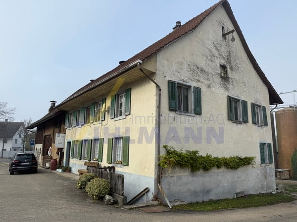 Grosszügiges Bauland mit Bauernhaus 10