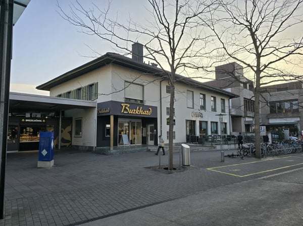 Praktisches Büro mit WC und Kühlschrank direkt am Bahnhof 1