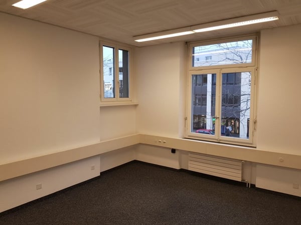 Praktisches Büro mit WC und Kühlschrank direkt am Bahnhof 2