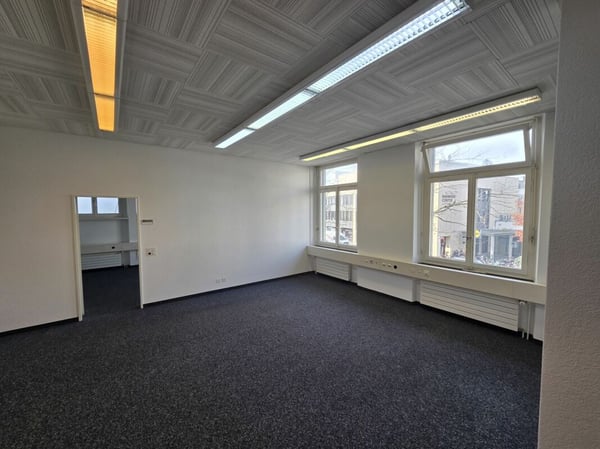 Praktisches Büro mit WC und Kühlschrank direkt am Bahnhof 4