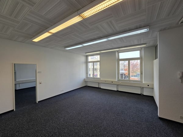 Praktisches Büro mit WC und Kühlschrank direkt am Bahnhof 5