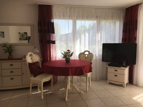 Moderne 1.5-Zimmer-Wohnung mit 30m2 Terrasse in Dielsdorf Zürich 5