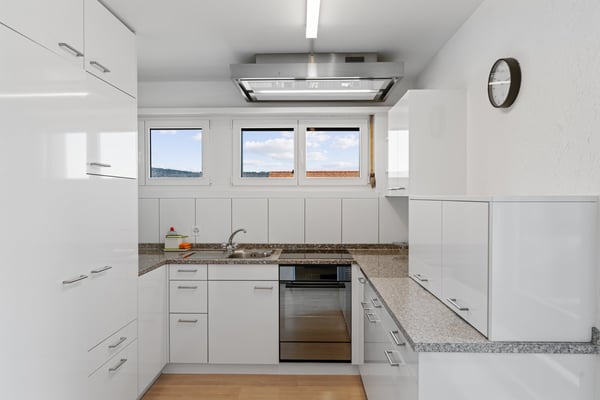 2.5-Zimmer-Wohnung mit Balkon - möbliert - in Dällikon Zürich 6