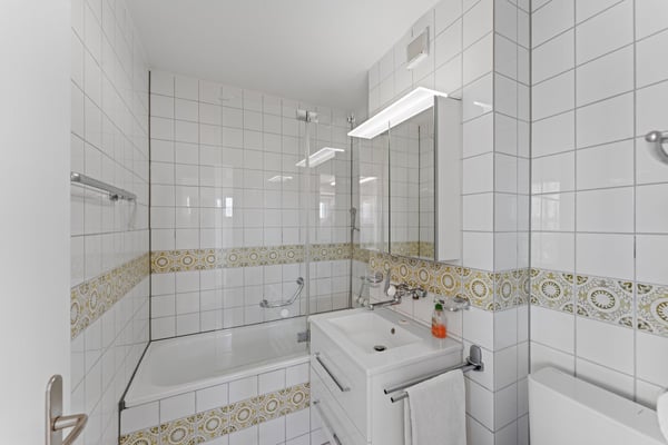 2.5-Zimmer-Wohnung mit Balkon - möbliert - in Dällikon Zürich 9