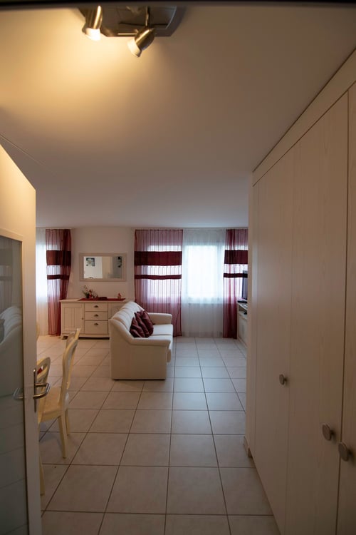 2,5-Zimmer-Wohnung möbliert – mit eigener Waschküche 11