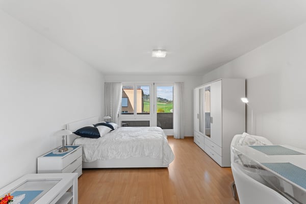 Möblierte 1.5-Zimmer-Wohnung mit Balkon in Dällikon Zürich 4