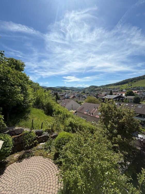 Gepflegte Doppelhaushälfte an leicht erhöhter, sonniger Lage mit unverbaubarer Aussicht 2