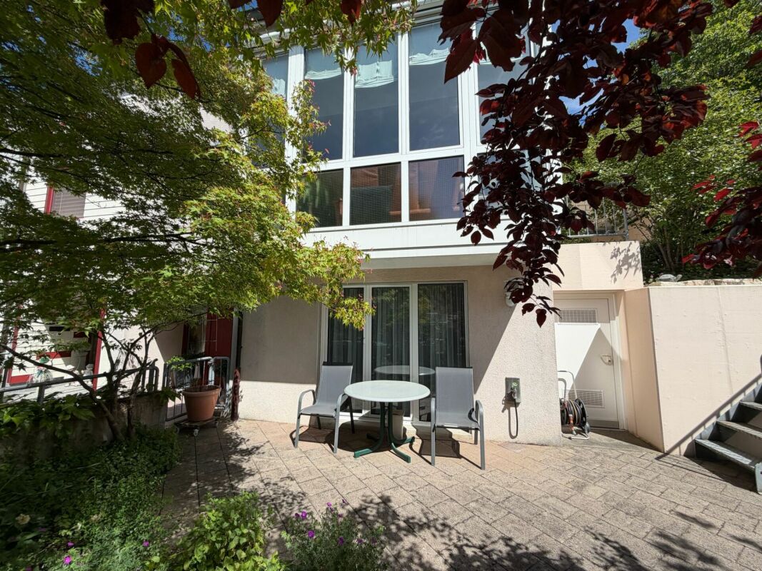 Gepflegte Doppelhaushälfte an leicht erhöhter, sonniger Lage mit unverbaubarer Aussicht