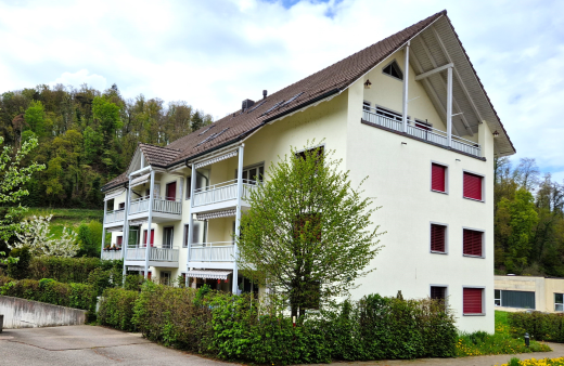 Bild Moderne 3.5-Zimmer-Dachwohnung mit Balkon in Fisibach