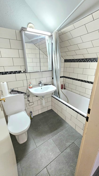 Zentrale Bestlage: Mehrfamilienhaus mit 7 Wohnungen und Restaurant 3