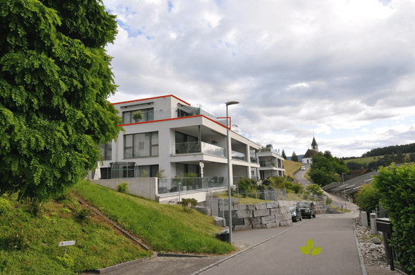 Moderne 1.5-Zimmer-Attikawohnung mit Panoramablick in Bözen 1