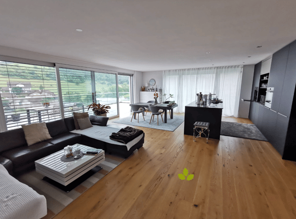 Moderne 1.5-Zimmer-Attikawohnung mit Panoramablick in Bözen 2