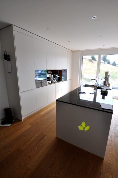 Moderne 3.5-Zimmer-Attikawohnung mit Panoramablick in Bözen 2