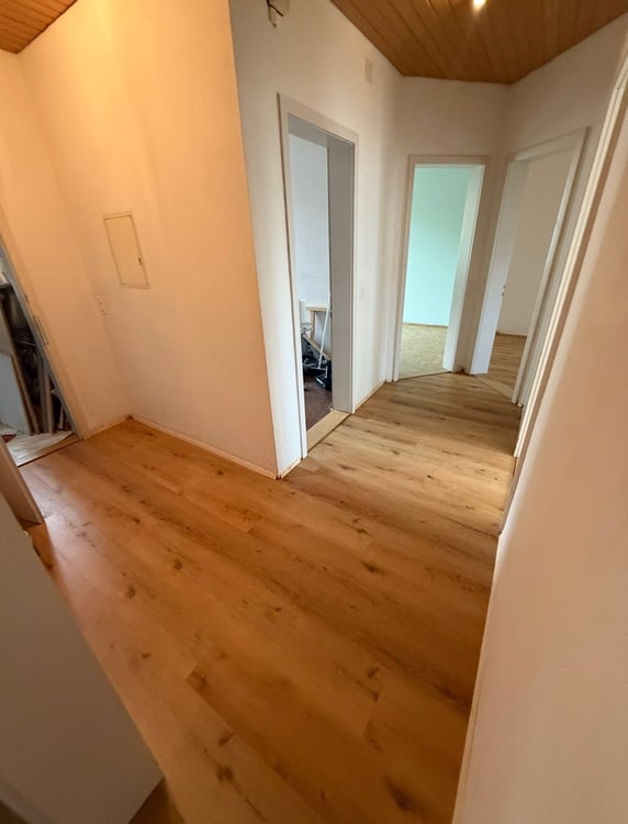 Frisch renovierte 4.5-Zimmer-Wohnung mit zwei Balkonen und Aussicht auf den Claraplatz 9