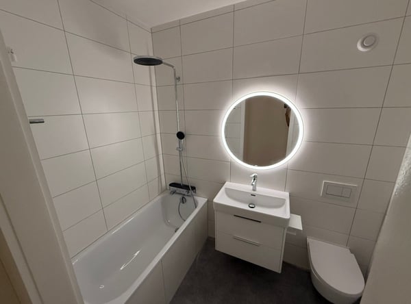 Frisch renovierte 4.5-Zimmer-Wohnung mit zwei Balkonen und Aussicht auf den Claraplatz 4