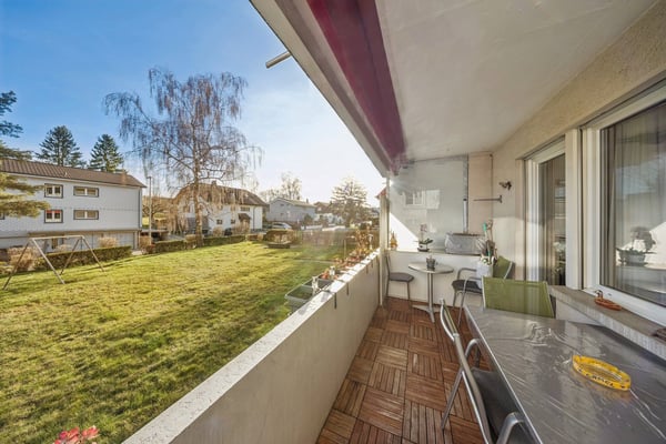 Attraktive 4-Zimmer Eigentumswohnung mit Süd-Balkon und direktem Gartenzugang in Münchenbuchsee 1