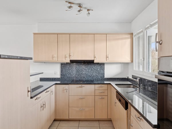 4.5-Zimmer-Wohnung mit 102 m², 15.7 m² Loggia & Schwedenofen – Wohnen mit Komfort in Lyss 3
