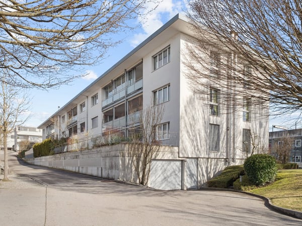 4.5-Zimmer-Wohnung mit 102 m², 15.7 m² Loggia & Schwedenofen – Wohnen mit Komfort in Lyss 1