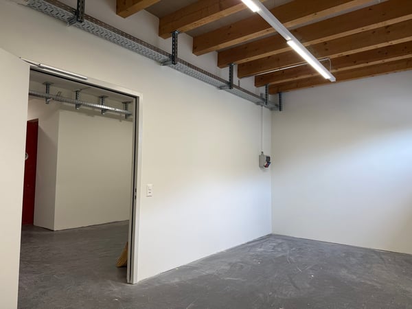 Vielseitig nutzbare Gewerbe- und Lagerräume in Brunnen 5