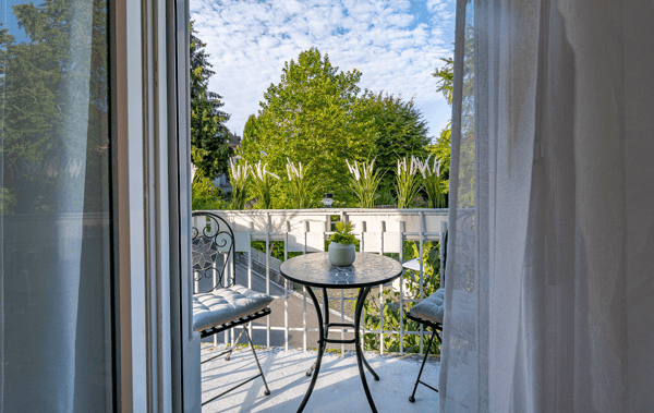 Möblierte 1.5-Zimmer-Wohnung mit Balkon und Garage in Arbon 10