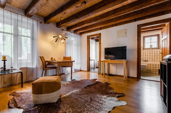 Möblierte 1.5-Zimmer-Wohnung mit Balkon und Tiefgarage in Arbon 1