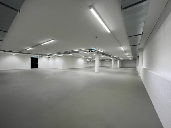 Grosse Lagerhalle an wichtigem Verkehrsknotenpunkt 3