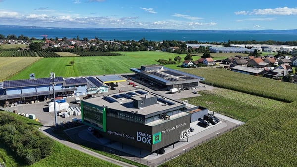 Moderne Lagerhalle an Verkehrsknotenpunkt 1