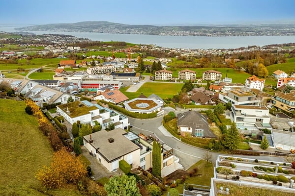 luxuriös & komplett sanierte 1.5-Zi. Terrassenwohnung am Tor zur Innerschweiz 12