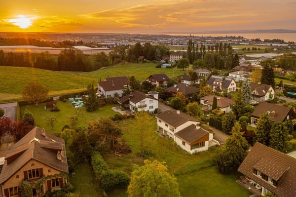 Einzigartiges Grundstück mit perfekter Geometrie, Seesicht und ebener Südwestausrichtung 1