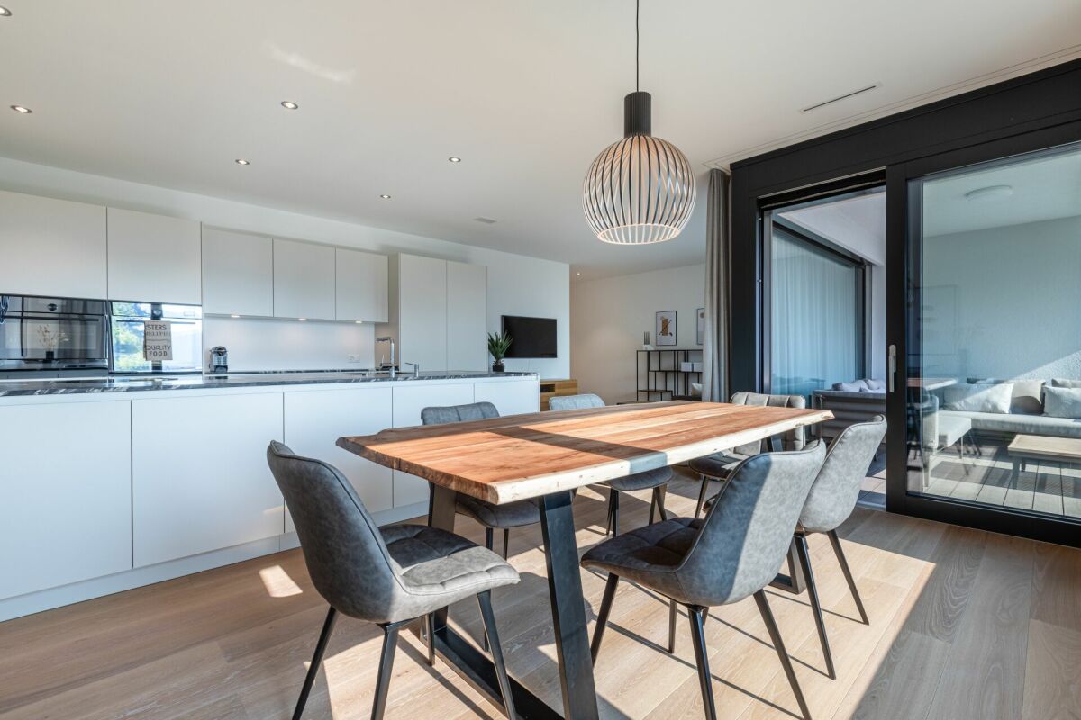 Modern, möbliert und zentral - 3.5-Zimmer-Wohnung in Rotmonten