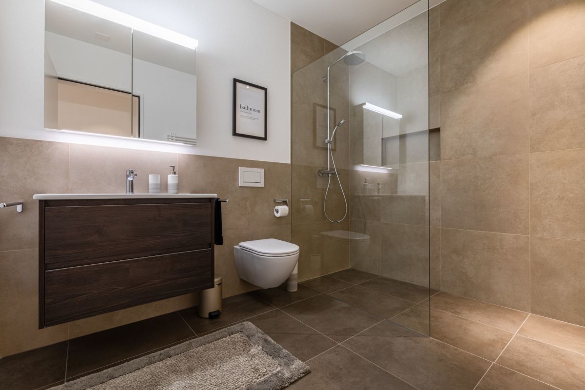 Modern, möbliert und zentral - 3.5-Zimmer-Wohnung in Rotmonten