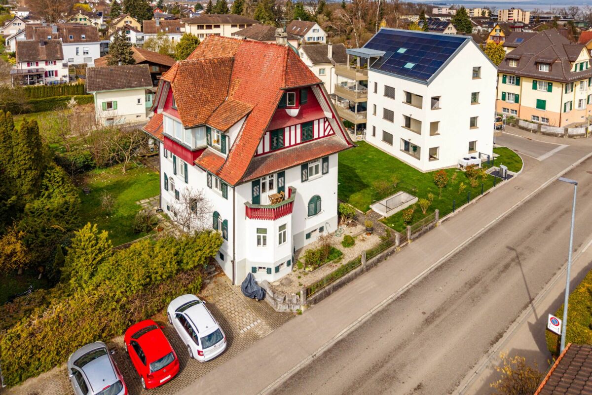 historisches Wohnhaus (VOLLVERMIETET) mit 4 Wohnungen (im Stockwerkeigentum) & 5 externen Tiefgaragenplätzen