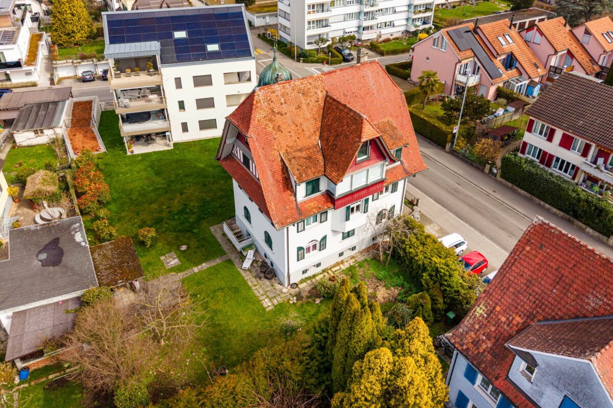historisches Wohnhaus (VOLLVERMIETET) mit 4 Wohnungen (im Stockwerkeigentum) & 5 externen Tiefgaragenplätzen